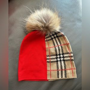 Burberry kids beanie with detachable real fur pom pom
